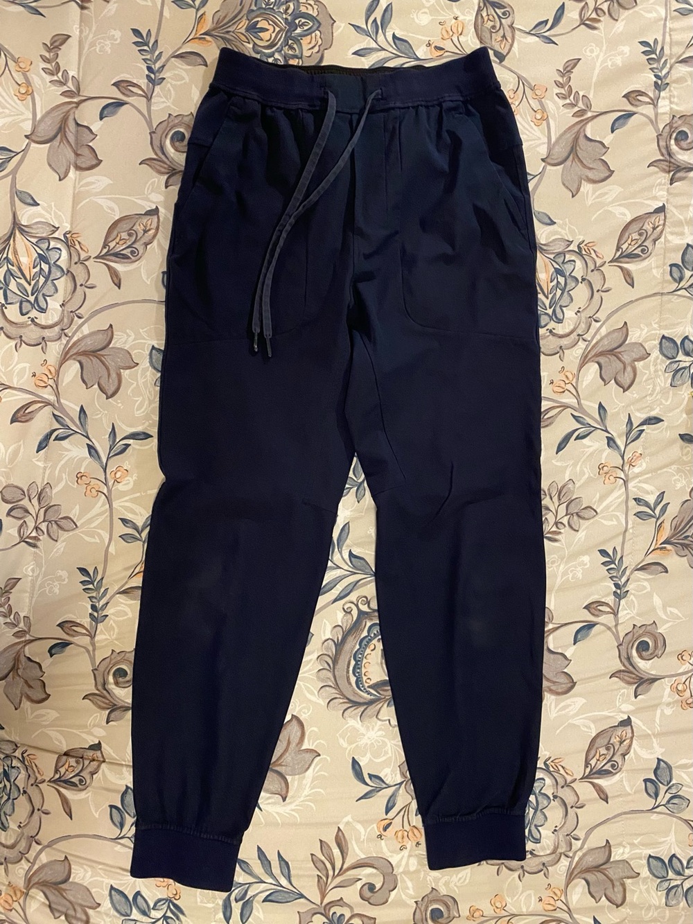Lululemon Men's True Navy ABC Joggers - size Small